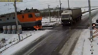 Авария на переезде в Казахстане