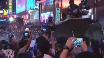 Новые беспорядки в Гонконге привели к арестам десятков активистов. Видео