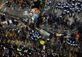 Расчистка баррикад в Гонконге