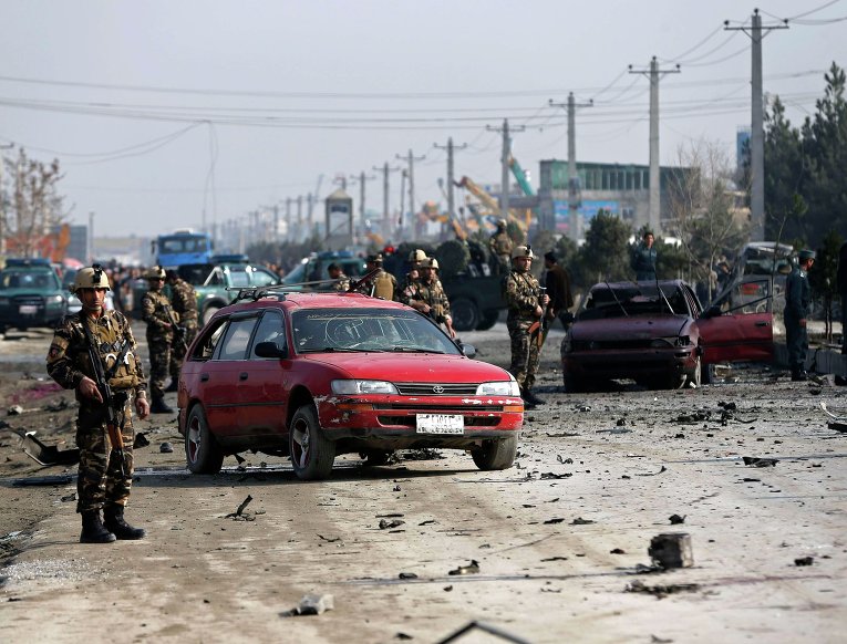 Спецслужбы проводят следственные действия на месте теракта в Кабуле