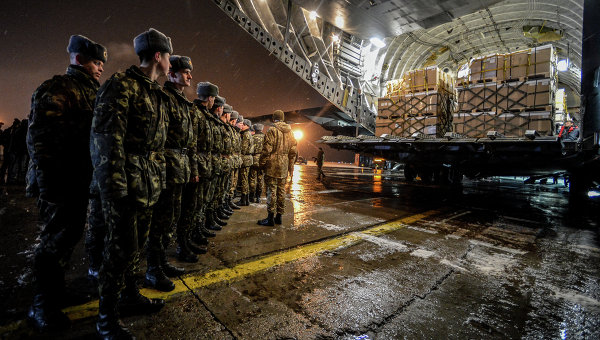 Передача канадской зимней формы для военнослужащих Вооруженных сил Украины