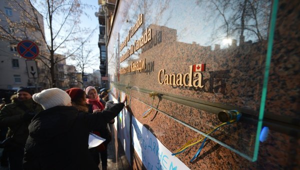 Акция под посольством Канады в Украине