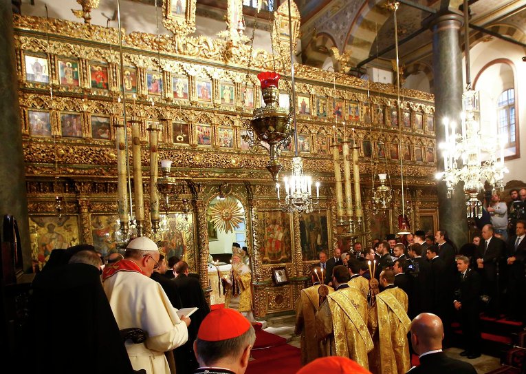Патриарх Константинопольский Варфоломей I проводит Божественную литургию с участием Папы Римского на Вселенском Патриархате в Стамбуле