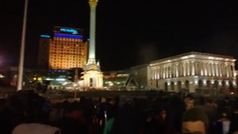 В Киеве студенты на Майдане Незалежности перекрыли Крещатик. Видео