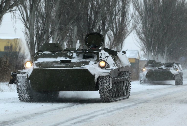 Колонна самоходных гаубиц Гвоздика прошла из Луганска в Донецк