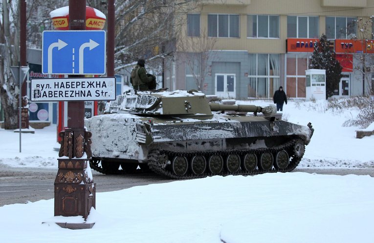 Колонна самоходных гаубиц Гвоздика прошла из Луганска в Донецк