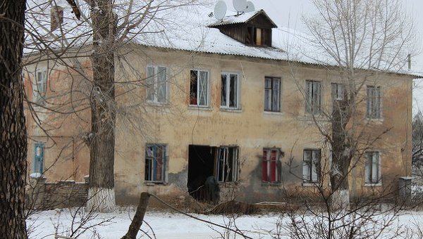 Разрушенное здание в городе Счастье. Архивное фото
