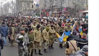 Бойцы батальона Киев 12 маршируют по Крещатику