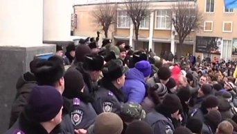 По факту столкновений возле Винницкой ОГА возбудили уголовное дело