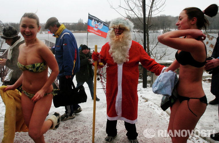 В Донецке открылся сезон по зимнему плаванию