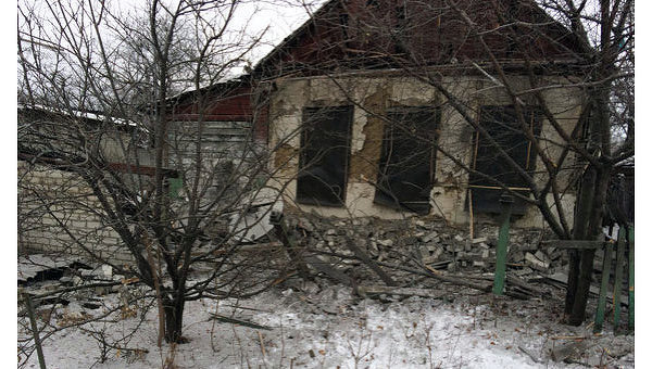 Снаряд попал в жилой дом в Дебальцево