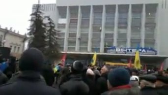 В Виннице перед облcоветом вновь собрались активисты. Видео