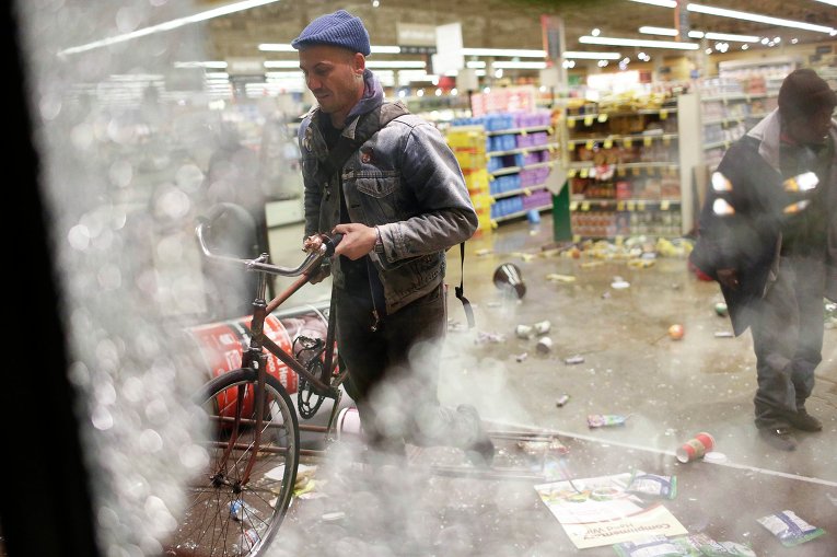 Активисты устроили погром в супермаркете США