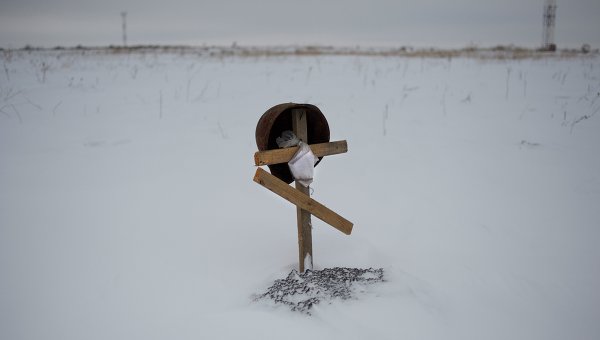Могила солдату на востоке Украины