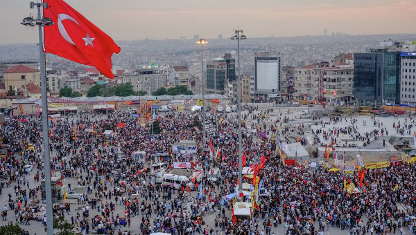 Демонстранты в Турции. Архивное фото