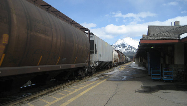Железнодорожный состав в Канаде. Архивное фото