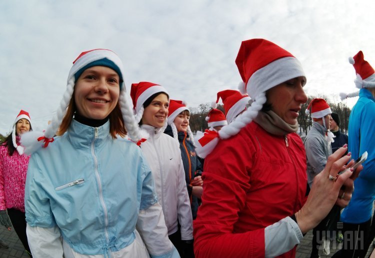 Забег в новогодних костюмах и колпаках в Киеве