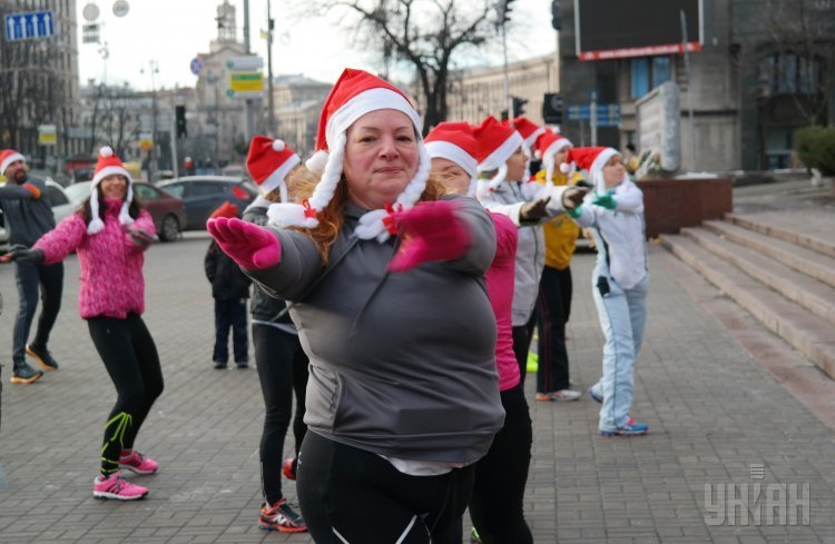 Забег в новогодних костюмах и колпаках в Киеве