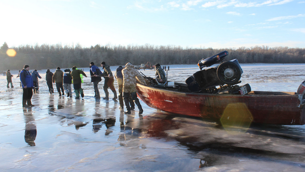 Рыбаки на Днепре в Черкасской области
