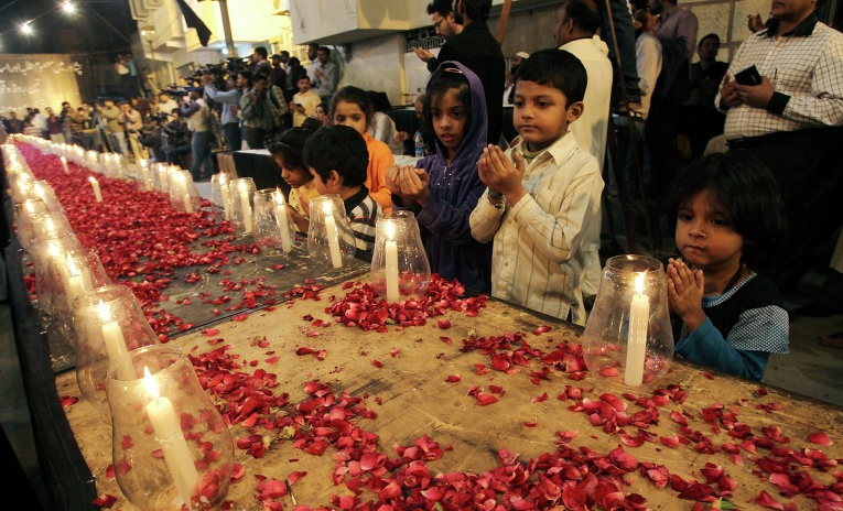 Церемония почтения памяти погибших в Пакистане