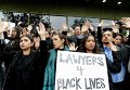 Юристы устроили лежачий протест у здания суда Лос-Анджелеса