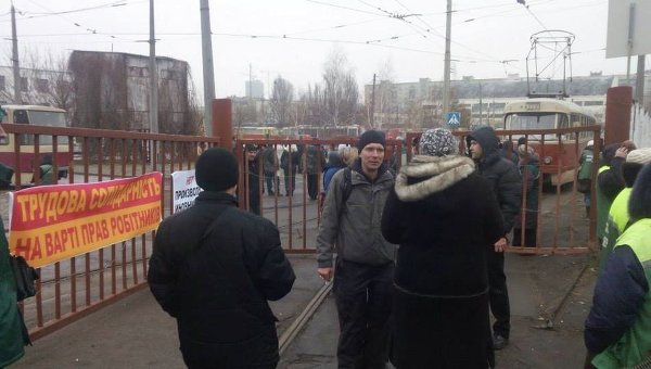 Конечная остановка скоростного трамвая в Киеве. Архивное фото