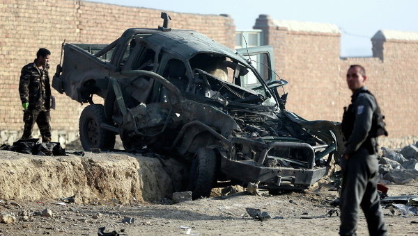 Силы безопасности Афганистана проверяют место теракта в Кабуле