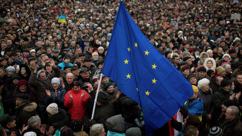 Флаг Евросоюза на Майдане Незалежности в Киеве
