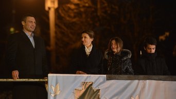 Виталий Кличко и Марина Порошенко на официальном открытии главной елки страны