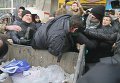 Депутата Харьковского горсовета Владимира Скоробогача затолкали в мусорный бак