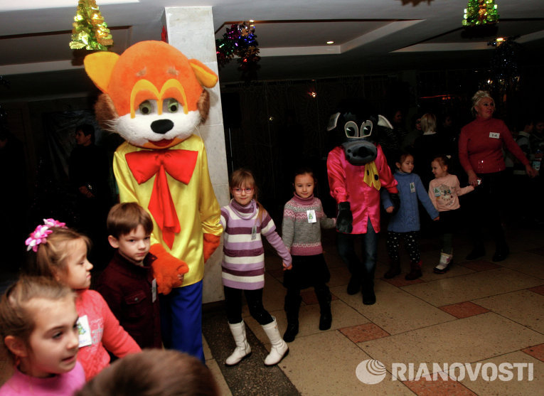 А.Захарченко посетил новогодний детский праздник в Енакиево