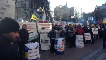 Активисты собрались возле Верховной Рады