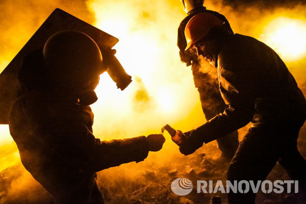 Сторонники евроинтеграции Украины принимают участие в столкновениях с подразделениями милиции в центре Киева.