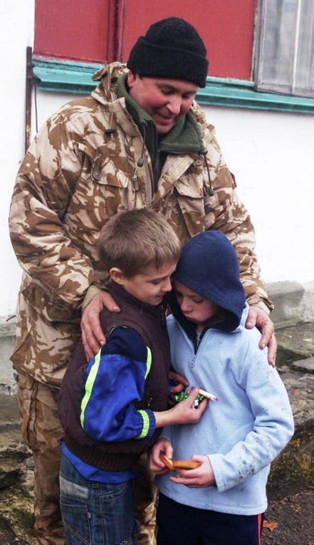 Украинские военные в зоне АТО оказывают помощь социально важным учреждениям