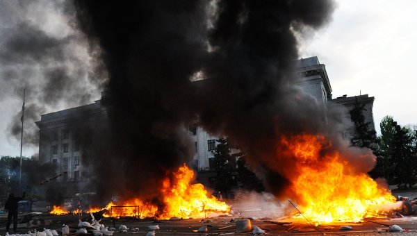 Массовые беспорядки у здания Дома профсоюзов в Одессе 2 мая 2014 года. Архивное фото