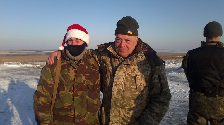 Геннадий Москаль поздравил военнослужащих с Новым годом