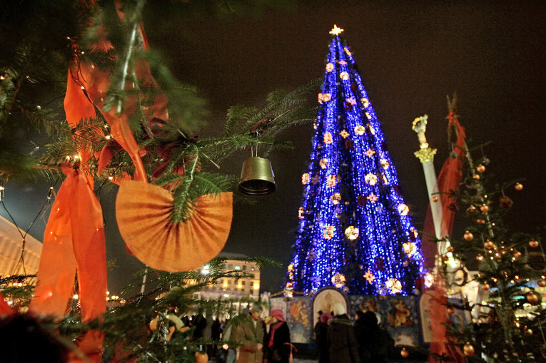 Новогодняя елка на Майдане Незалежности. Декабрь, 2004 г