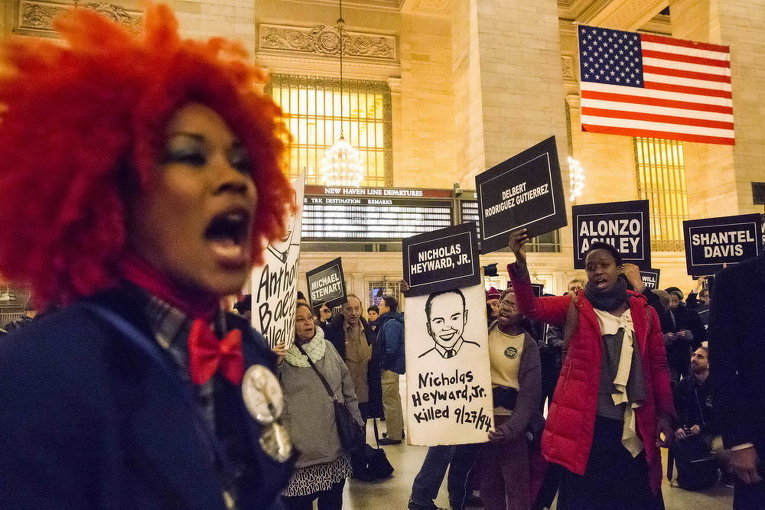Активисты вышли с протестом против жестокости полицейских в США