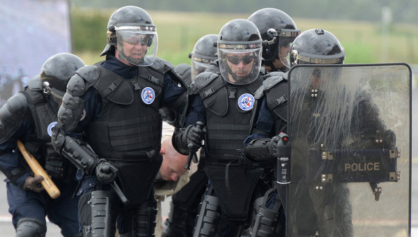 Сотрудники французской полиции. Архивное фото