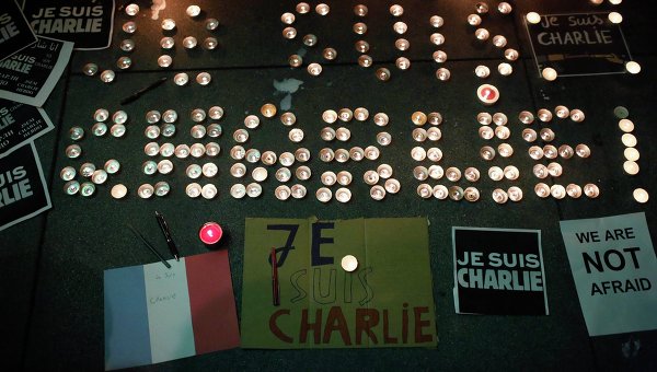 Акции памяти жертв теракта в Париже