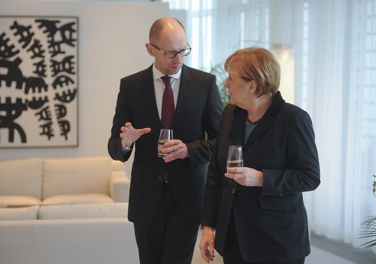 Арсений Яценюк и Ангела Меркель в Берлине
