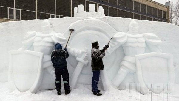 Снежная скульптура в Киеве