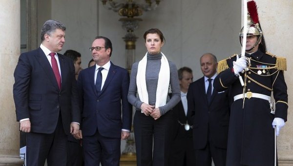 Петр Порошенко, Франсуа Олланд и Марина Порошенко перед началом Марша Единства