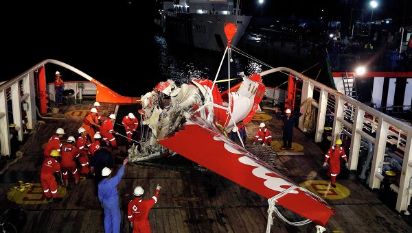Обломки лайнера авиакомпании AirAsia Indonesia. Архивное фото