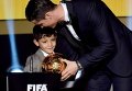 Криштиану Роналду с сыном на церемонии вручения Золотого мяча
