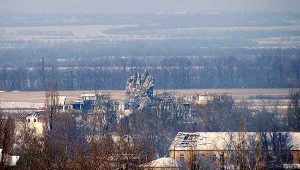 В аэропорту Донецка разрушена диспетчерская вышка