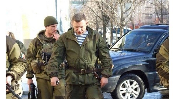 Захарченко идет в донецкий аэропорт