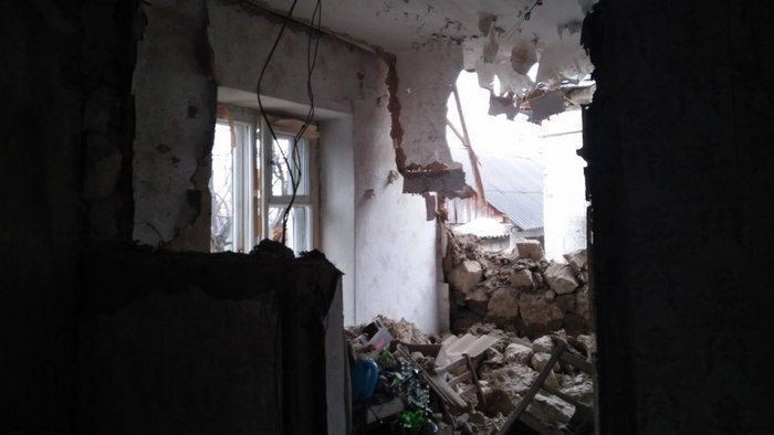 Последствия обстрела в Славяносербске Луганской области