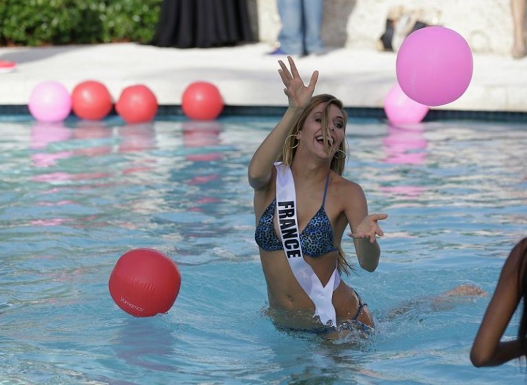 Участница конкурса Мисс Вселенная от Франции Камиль Серф