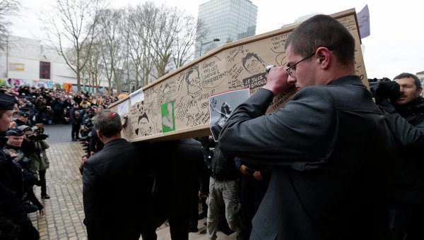 Похороны карикатуриста журнала Charlie Hebdo Бернара Верляка